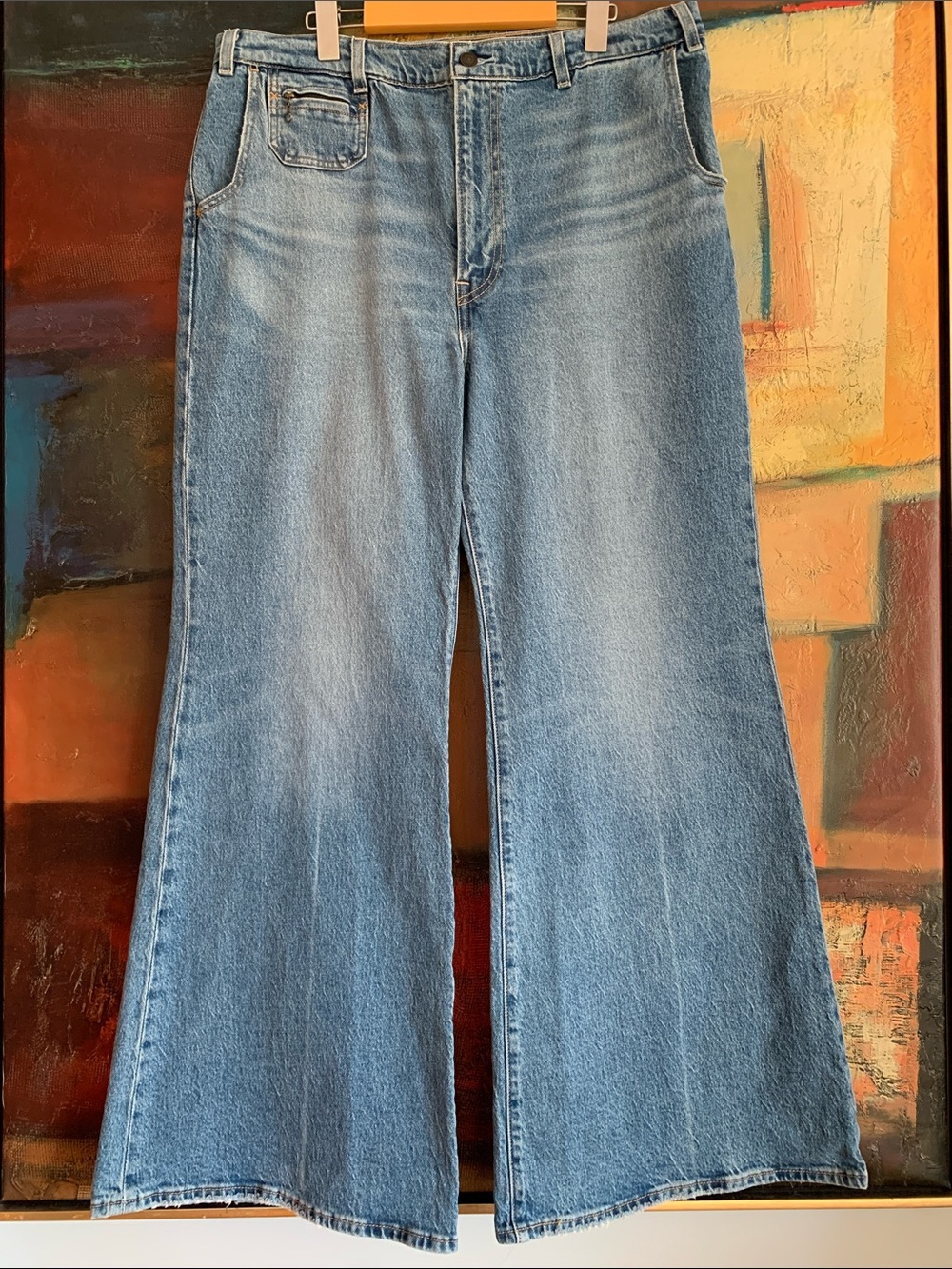Levi’s Premium Ribcage Bell Jeans Medium Wash High Rise Flares, Size 33